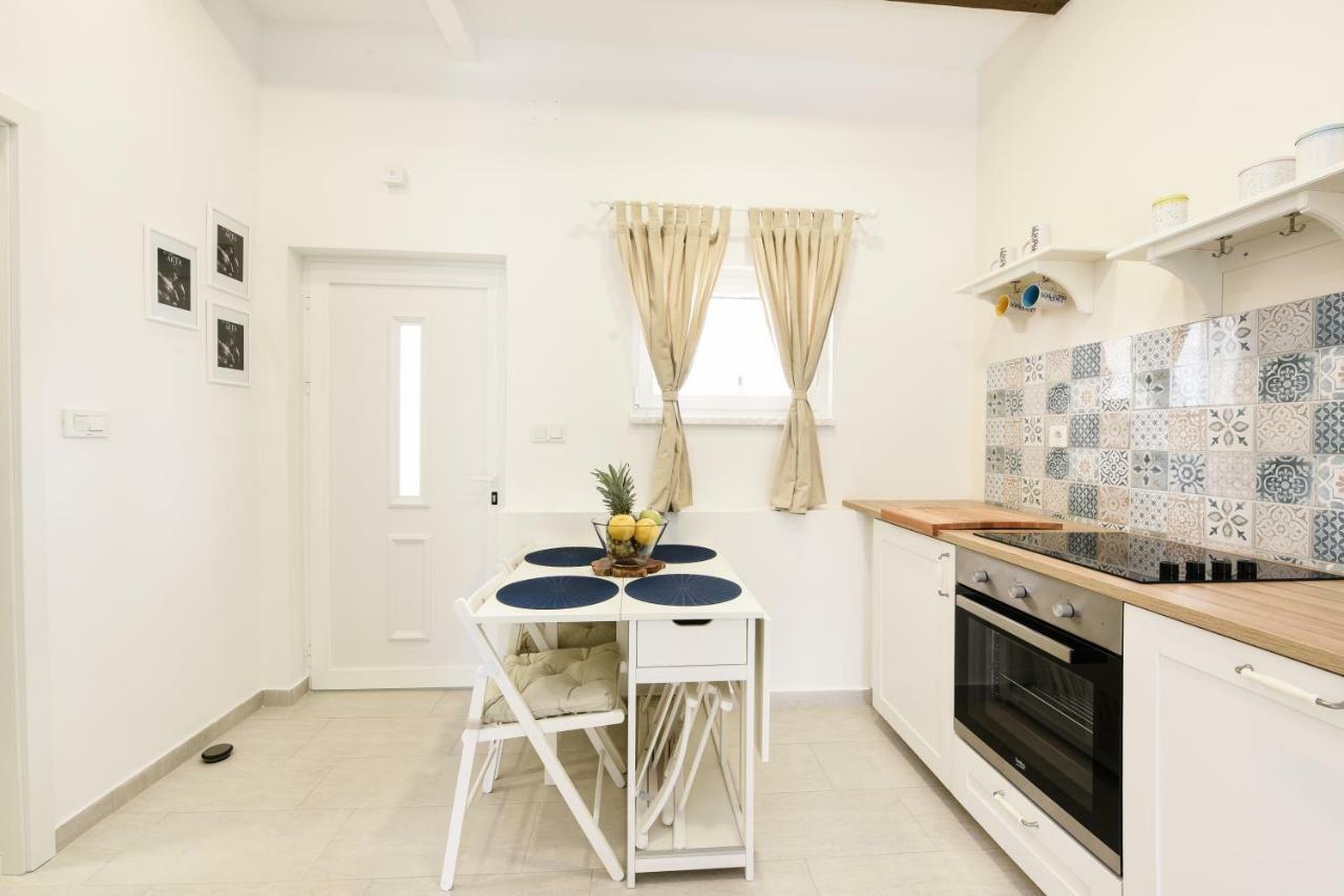 Apartmani ElaDora Biograd na Moru Kültér fotó