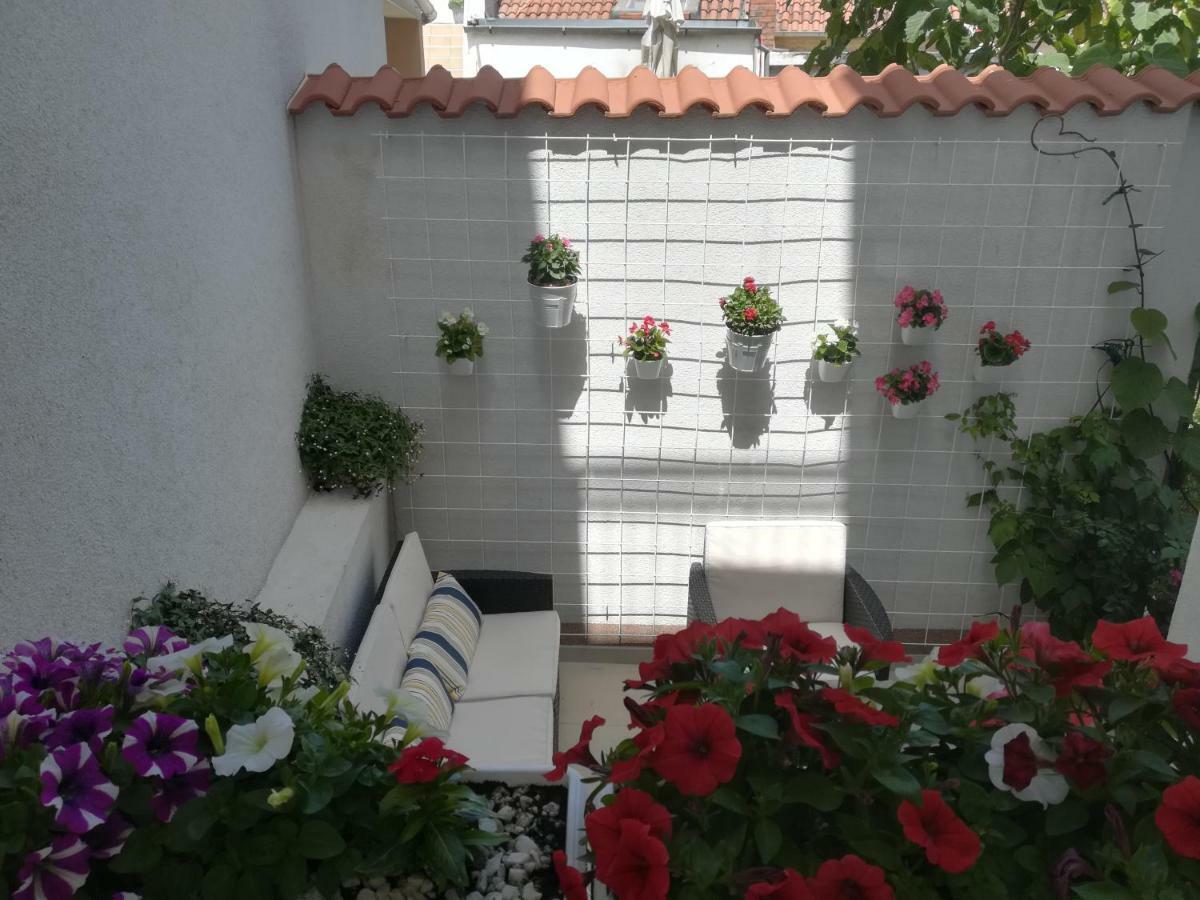 Apartmani ElaDora Biograd na Moru Kültér fotó